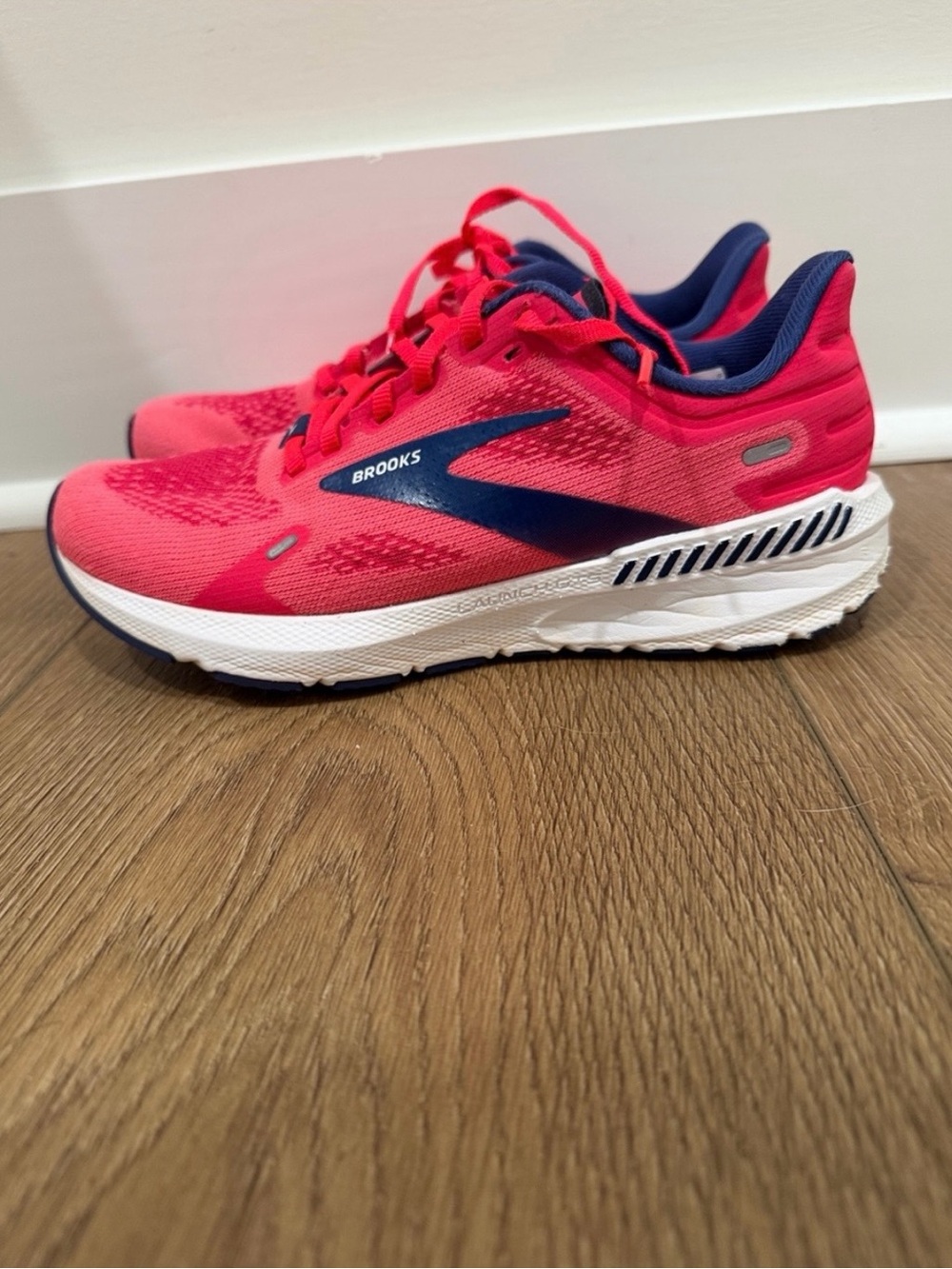 Brooks Launch 9 GTS Women's Running Shoes - Hot Pink with Navy - Picture 2 of 6